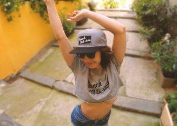 sans soutif dans la rue a nice