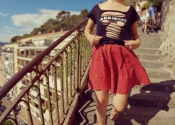 Je montre mon fros decollete sans soutif a nice