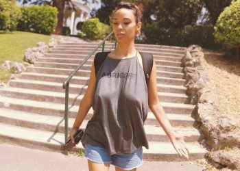 Asiancat83 appelle un taxi moto sans soutif