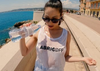 Photos amateurs en tee-shirt mouillé à Nice par Myaomai