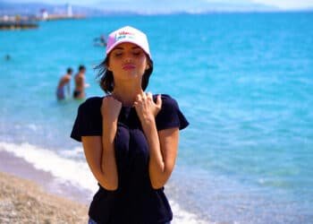 Elle a fait tourner les têtes au bord de mer